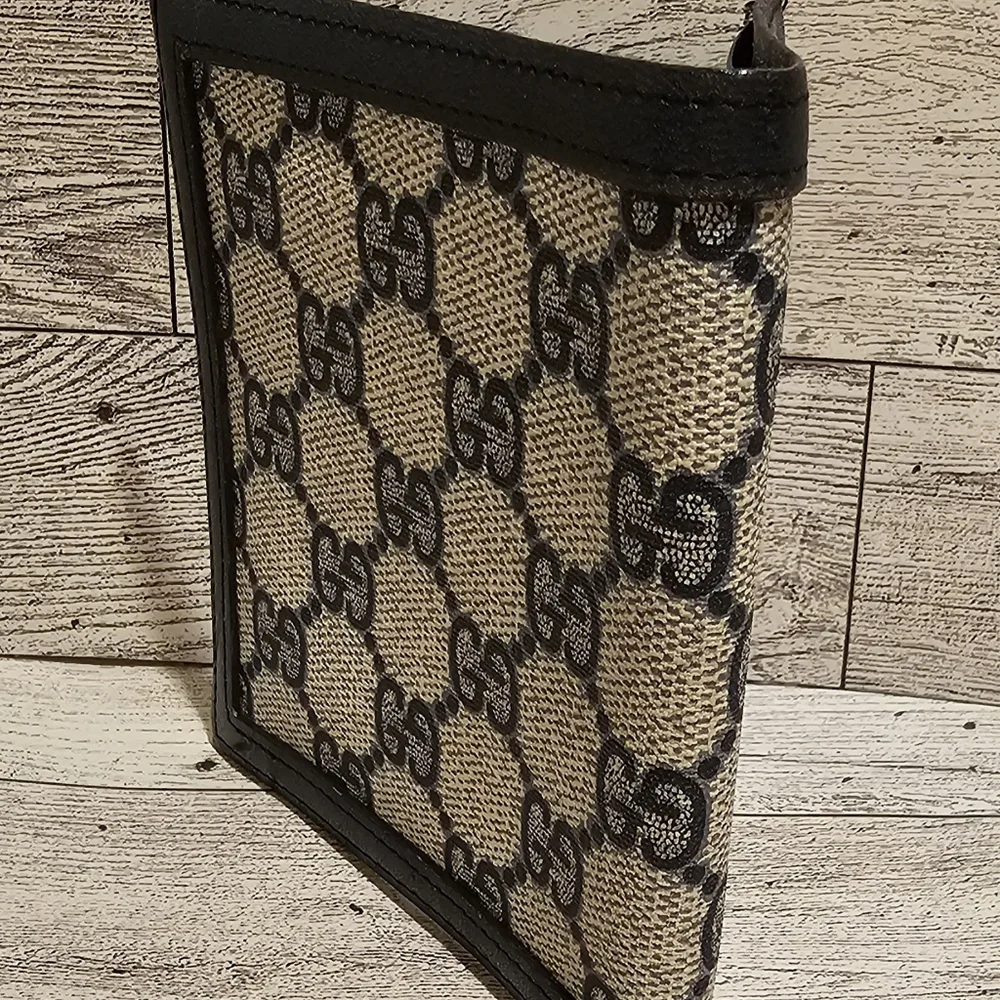 Gucci bi fold wallet rare EUC - Picture 2 of 10